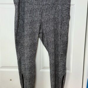 Athleta Delancy Motto Chic Gray Patterned Leggings
